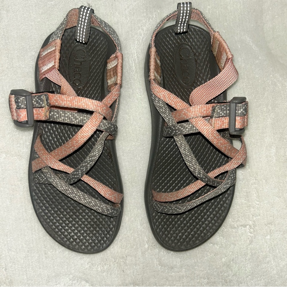 Chaco kids  Strappy Sandals in Pink and Gray